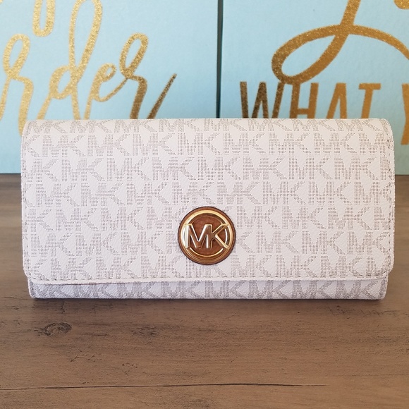 Michael Kors Handbags - ❤SALE❤Michael Kors Fulton Vanilla NWT